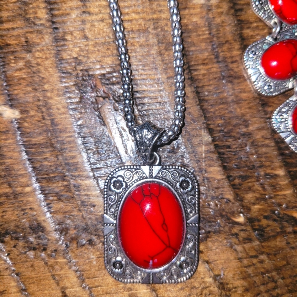 Vibrant necklace and bracelet
